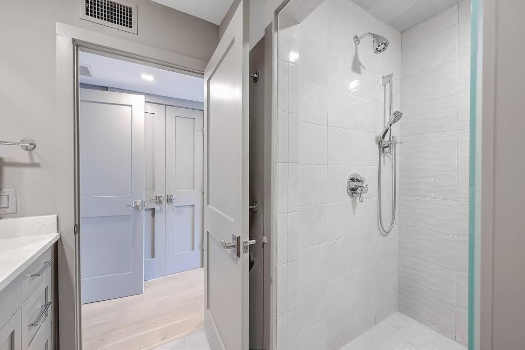 New Listing! Seagrove Villa 3A - Luxurious Ocean View! جزيرة النخيل المظهر الخارجي الصورة