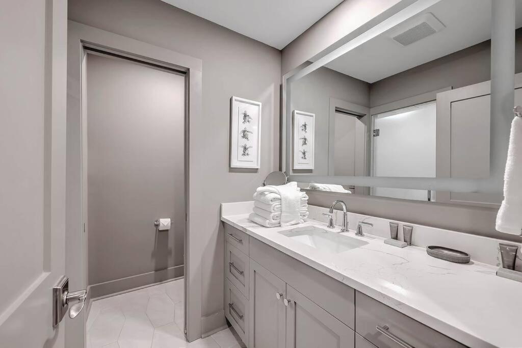 New Listing! Seagrove Villa 3A - Luxurious Ocean View! جزيرة النخيل المظهر الخارجي الصورة